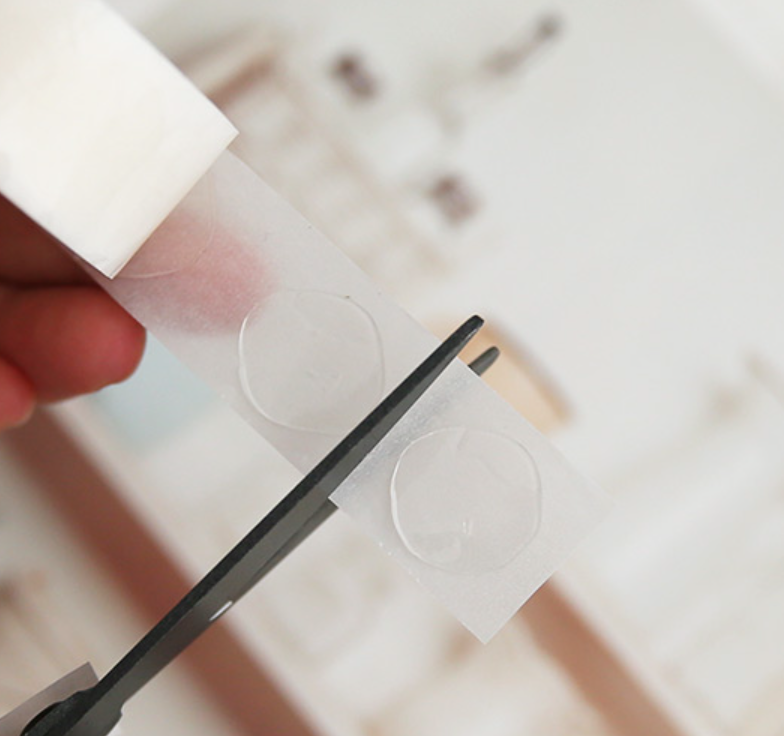 Single roll of double-sided adhesive Glue Dots for easy and mess-free crafting, ideal for scrapbooking and DIY projects.